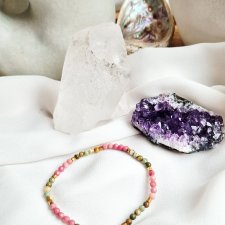 Bransoletka z ryolitu i rodonitu.