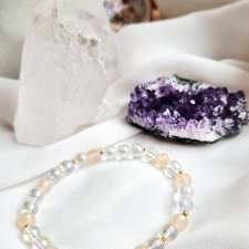 Bransoletka z kryształu górskiego.