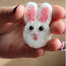 Broszka filcowana zając