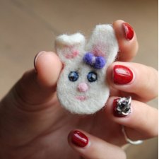 Broszka filcowana zając