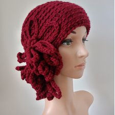 Elegancka bordowa czapka