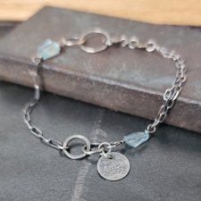 Akwamaryn. Surowa srebrna bransoletka