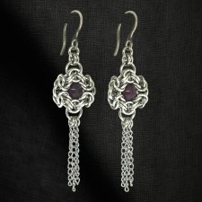 Kolczyki chainmaille z granatem, łańcuszkiem stal chirurgiczna, długie