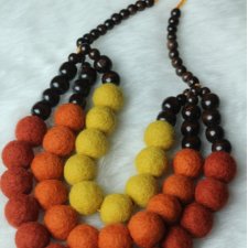 FILCOWANY NASZYJNIK KORALIKOWY