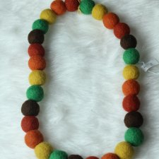 FILCOWANY NASZYJNIK KORALIKOWY