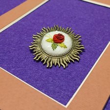 Ręcznie haftowana broszka  DLA ANI