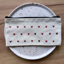 Kosmetyczka saszetka serduszka haftowane