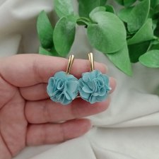 Małe kolczyki kwiaty, klipsy kwiaty, turkusowe kolczyki, kolczyki do pracy