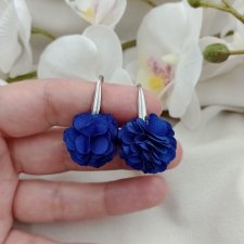 Małe kolczyki kwiaty, klipsy kwiaty, niebieskie kolczyki, kolczyki do pracy, chabrowe kolczyki
