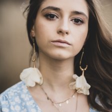 Kolczyki ślubne delikatne kwiaty, kolczyki tiulowe na ślub, kolczyki ivory kwiaty, kolczyki kremowe