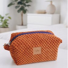 Pluszowa kosmetyczka w kuleczki Ruda