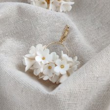 Ręcznie robione kolczyki "Białe Kwiaty" – subtelność i elegancja