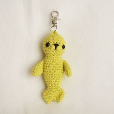 Ręcznie robiony breloczek szydełkowy –  unikatowy dodatek