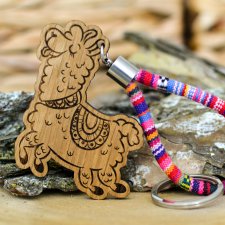 BRELOK DO KLUCZY BOHO LAMA HAPPY Z DREWNA MASAYAS