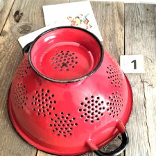 emaliowany metalowy durszlak czerwony vintage