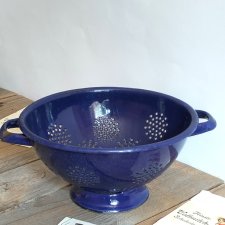 emaliowany metalowy stary durszlak fioletowy