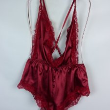 Czerwony satynowy kombinezon na ramiączkach do spania / S