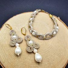 Beżowy komplet sutasz