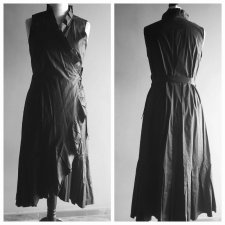 LIV 40/44 sukienka kopertowa z plisami %%