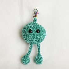 Ręcznie robiony breloczek szydełkowy –  unikatowy dodatek