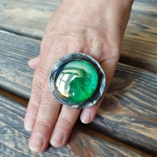 Orazały szmaragdowy  regulowany witrażowy pierścionek