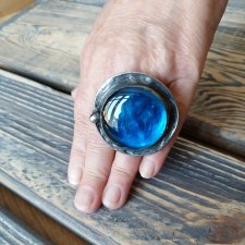 Orazały turkusowy regulowany witrażowy pierścionek ze szkła