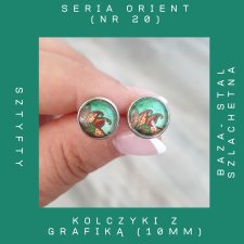 KOLCZYKI MINI Z GRAFIKĄ ORIENT NR 20 ZE STALI SZLACHETNEJ (SZTYFTY)