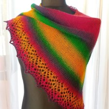 Tęczowa chusta na drutach