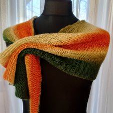 Asymetryczny szal strzałka na drutach