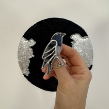 Unikatowa Szklana  Witrażowa broszka "Kruk"