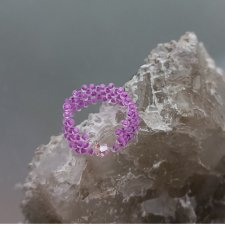 Różowy pleciony pierścionek z koralików z kryształkiem dla kobiety na prezent