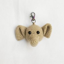Ręcznie robiony breloczek szydełkowy "Słonik" –  unikatowy dodatek