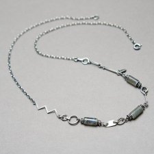 Z labradorytową batutką  - naszyjnik