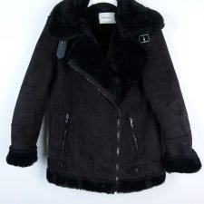Stradivarius zamszowa kurtka na futerku / M