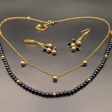 Komplet biżuterii z naturalnych kamieni.