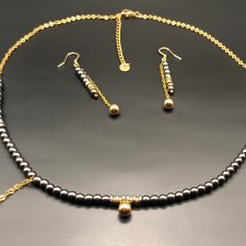 Komplet biżuterii z naturalnych kamieni.