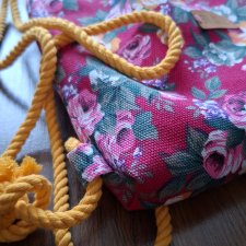 Energetyczny, kwiatowy workoplecak z rączkami