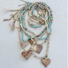 SUBTELNY CHOKER Z SERCEM NA NICI, KAMIENIE NATURALNE, SERDUSZKO DREWNIANE | DomilkowyDomek