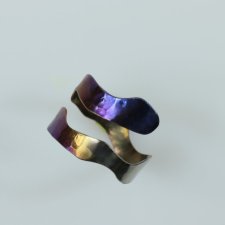 pierścionek  tytanowy  "fale"