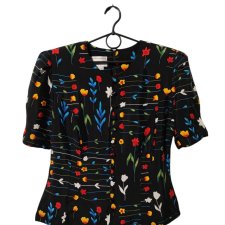 Bluzka vintage Karin Stevens czarna w kolorowe kwiaty 100% wiskoza M krótki rękaw