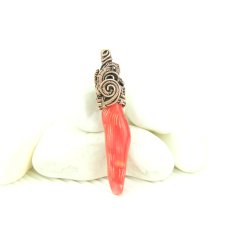 Wisiorek z koralem wire wrapping