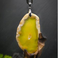 Naszyjnik z drewna brzozy z żółym plastrem agatu – ręcznie rzeźbiony, pirografia, artystyczne zdobienia, biżuteria z drewna, luxe wooden jewelry, prem