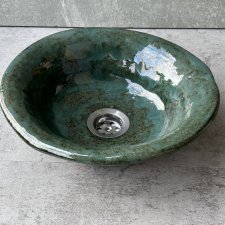 Zielona umywalka w rustykalnym stylu