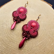 Różowo bordowe wiszące kolczyki sutasz