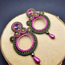 Zielone kolczyki sutasz koła z dodatkiem fuksji