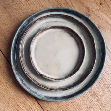 Ręcznie robiony talerz ceramiczny "Mglista Linia"