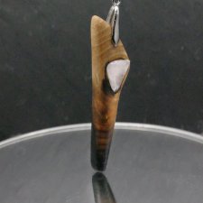 Wisiorek "kwarc różowy i wiąz" –z drewna ,amulet zamknięty w kawałku drewna, Wooden Jewelry, Wood Pendant, biżuteria handmade,prezent