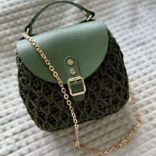 Torebka kuferek na łańcuszku - zielony