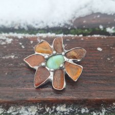 Pierwszy wiosenny kwiatek - broszka