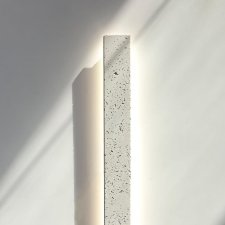Magna Linea — duża designerska liniowa lampa ścienna z białego betonu